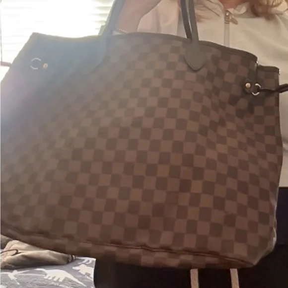 Louis Vuitton Damier Ebene Tote with Red Interior - Picture 8 of 8